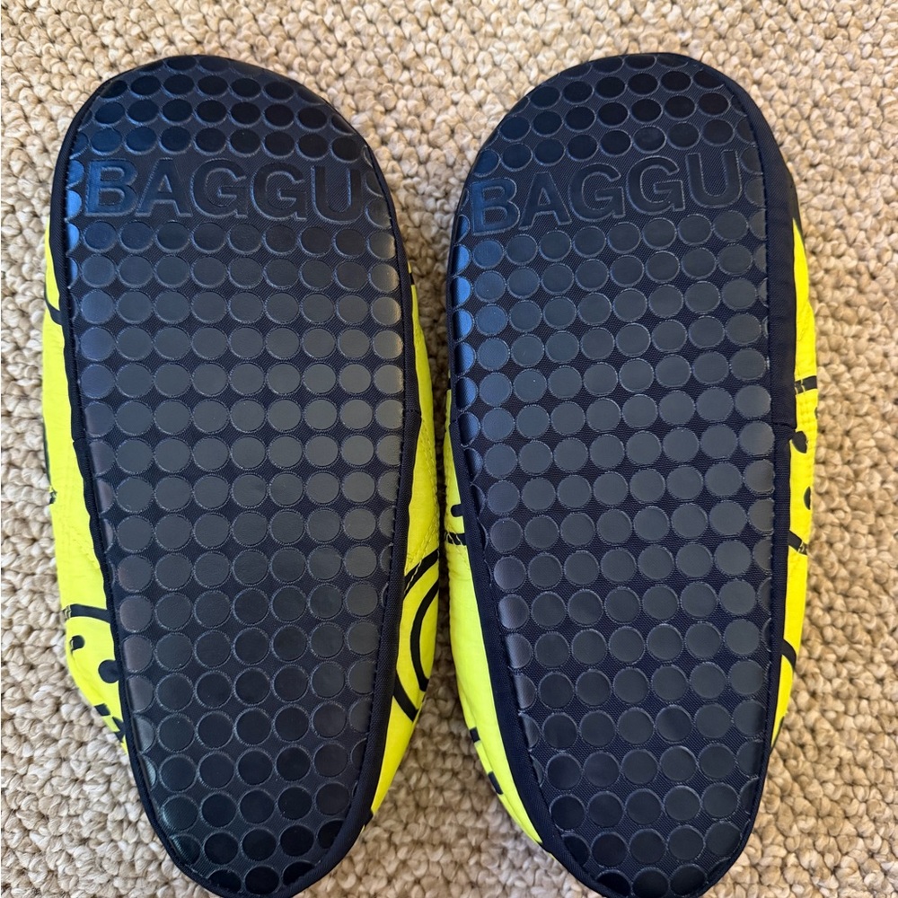 Baggu Size M/L Yellow Smiley Face Slippers - Picture 2 of 5
